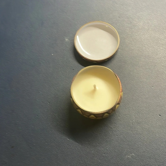 Cranberry Clove Scented Candle - Picture 3 of 3